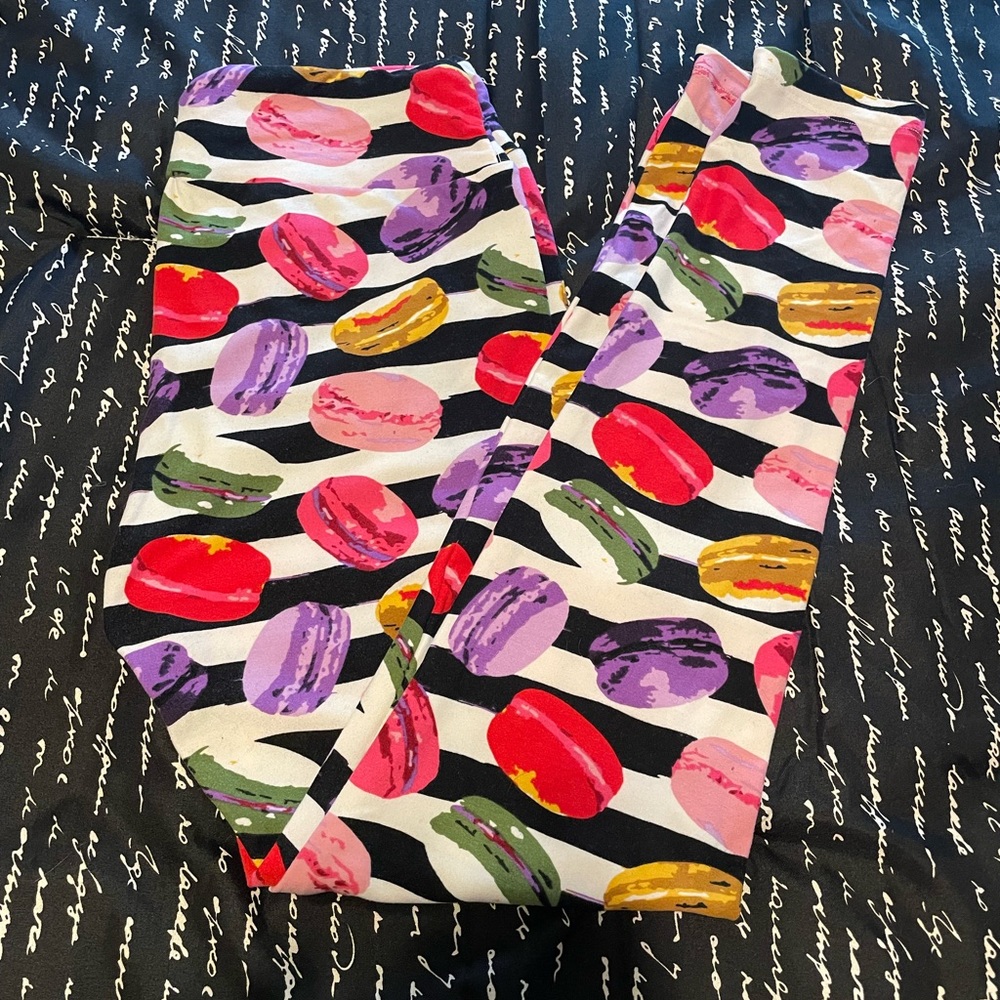 Lularoe Macaroon Leggings OS (fits 0-12)